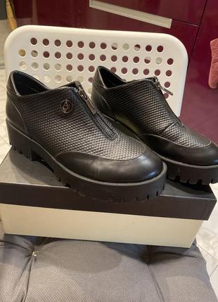 Класні черевики, лофери, туфлі, armani!