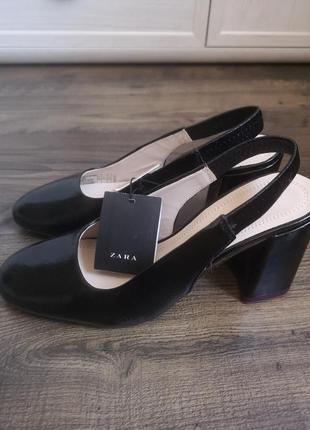 Туфлі лаковані zara