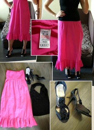 Яркое розовое платье без бретелек