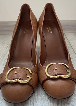 Туфлі gucci leather pumps