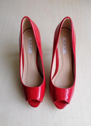 Красные туфли sds р.36, с открытым носком, на шпильке.3 фото