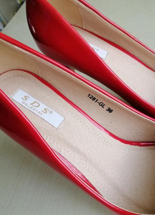 Красные туфли sds р.36, с открытым носком, на шпильке.2 фото
