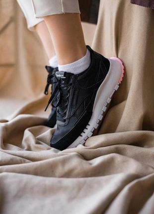 Кросівки жіночі reebok classic black white pink

/ женские кроссовки рибок5 фото