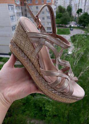 Стильные босоножки в переплет на плетеной подошве marco tozzi