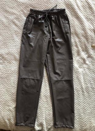 Штани з екошкіри