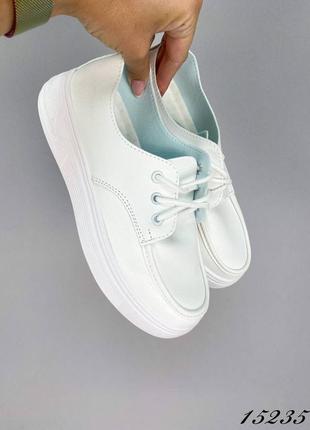 Білі стильні кеди - спортивні туфлі на шнурівці1 фото