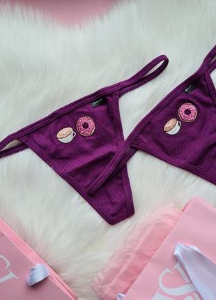 Бавовняні стрінги в рубчик з вишивкою victoria's secret вікторія сікрет оригінал