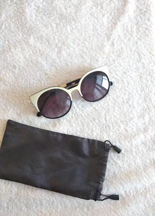 Черные молочные солнцезащитные очки кошки стиль тренд 2021 ретро кошечки cat eye лисички

ретро шанель