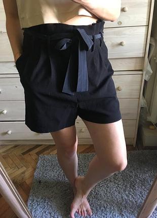 Стильные шорты с высокой талией 10-12 шелковый пояс чёрные
