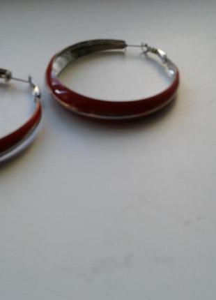 Сережки-кільця конго червоні з сріблястим біжутерія2 фото