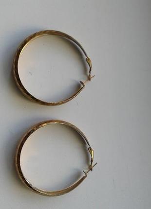 Серьги-кольца конго золотистые с гравировкой бижутерия5 фото