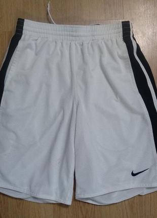 Спортивные шорты nike size m