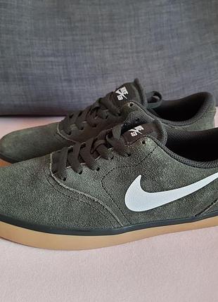 Кроссовки nike (оригинал). размер 41-42 (ст. 26.5 см).