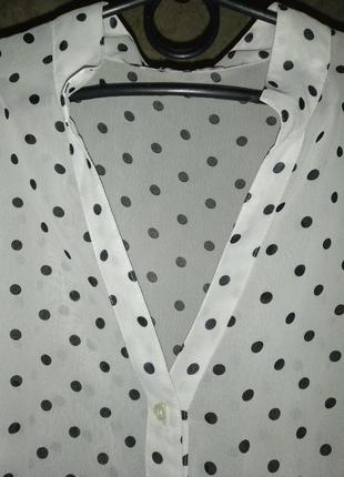 Ніжна шифонова у горошок біла блуза без рукавів на гудзиках4 фото