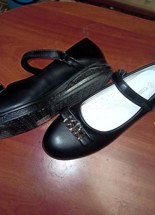 Новые туфли туфельки с ремешком и ортопедической стелькой в школу черные на девочку3 фото