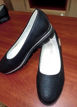 Черные новые туфли туфельки на девочку в школу ортопедическая стелька3 фото