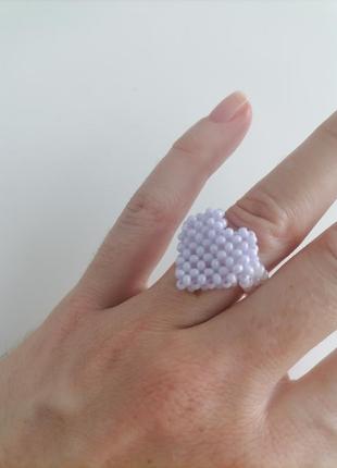Нежное кольцо сердце из бисера6 фото