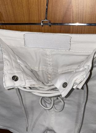 Белые джинсовые шорты на шнуровке с высокой посадкой fb sister5 фото