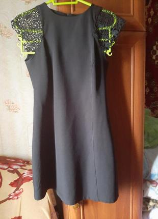 Маленькое чёрное платье с ажурными плечиками9 фото