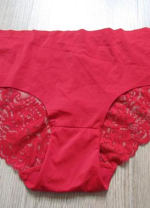 Безшовні трусики позаду мереживні