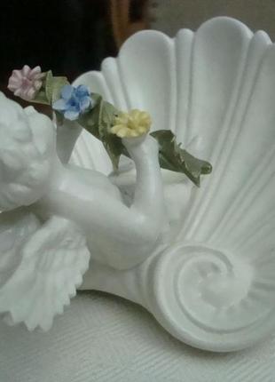 Антикварная статуэтка путти ангел на ракушке фарфор bassano италия5 фото