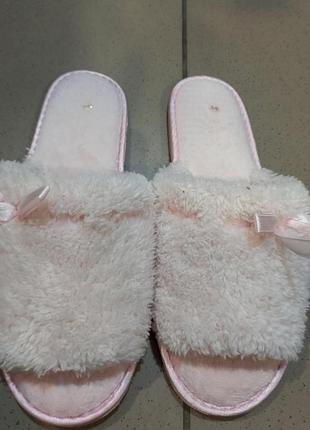 Плюшеві тапочки