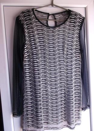 Нарядная кружевная чёрно-белая блуза.