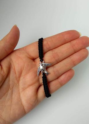 Браслет на руку черний ластівка пташка