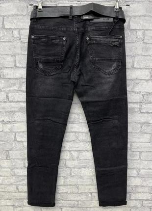 Мужские зауженные к низу черные джинсы с потертостями2 фото