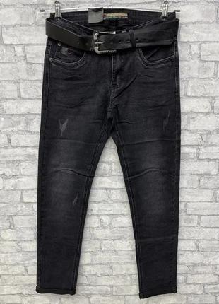 Мужские зауженные к низу черные джинсы с потертостями1 фото