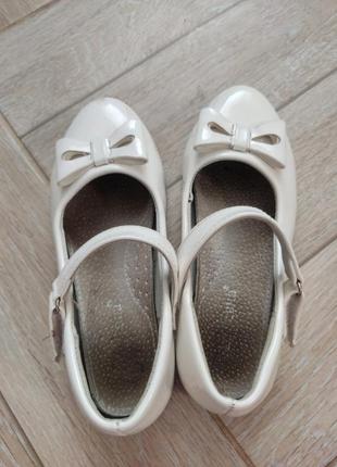 Туфлі лакові білі царівна7 фото