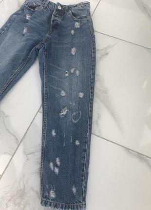 Моми джинсі