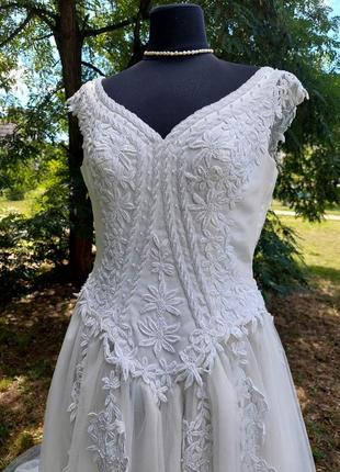 Королевское свадебное платье айвори со шлейфом, расшитое, пуговички6 фото