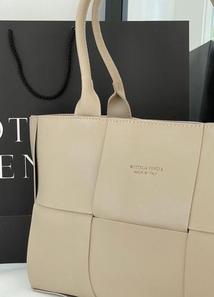 Сумка bottega veneta arco tote 35 beige3 фото