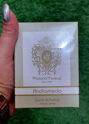 Волшебный праздник. легкий и устойчивый аромат, ненавязчиво кокетливый