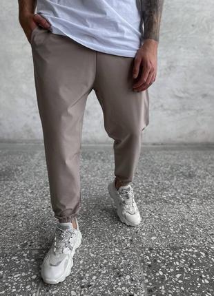 Чоловічі легкі бавовняні спортивні штани в бежевому кольорі