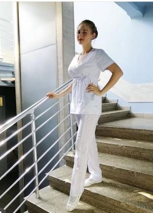 Білий медичний костюм1 фото