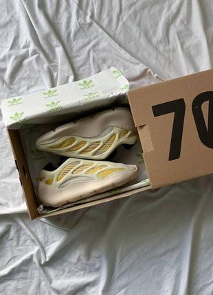 Кросівки adidas yeezy 700 v3 safflower5 фото