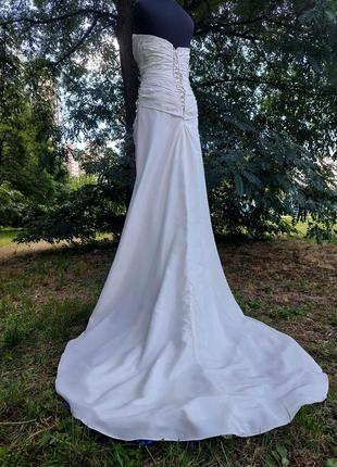 Элегантное свадебное платье айвори со шлейфом, шнуровкой на спинке7 фото