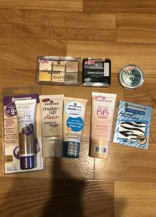 Лот косметики.