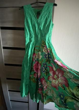 Нереальна сукня