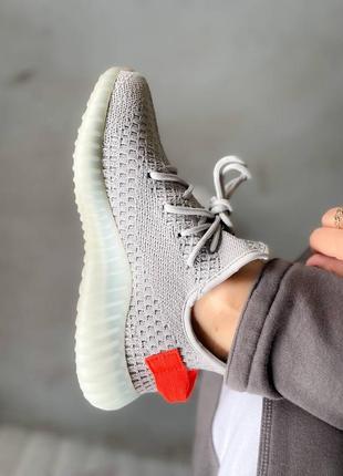 Мужские кроссовки adidas yeezy boost 350 v2 tail light 40-41-42-43-44-455 фото