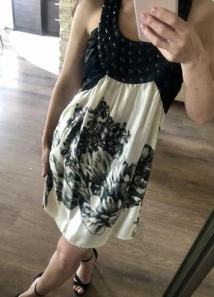 Ошатне коротке літнє плаття коротке квіткове біло чорне розпродаж знижка