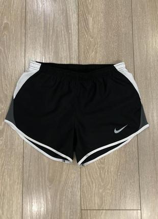 Короткі шорти nike