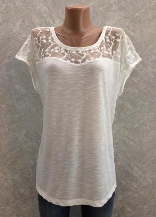 Футболка з вишивкою по сітці