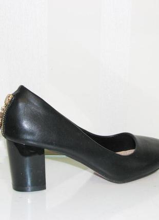Жіночі чорні туфлі еко шкіра на стійкому каблуці розмір 38