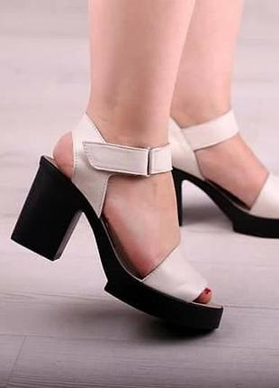 Кожаные босоножки черные, бежевые на каблуке платформа натуральная кожа