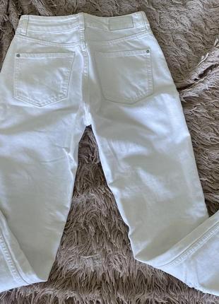 Белые рванные джинсы3 фото