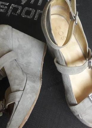 Босоніжки, туфлі cos