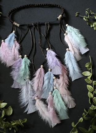 Пов’язка на голову з пір’ям в стилі бохо хіпі . повязка на голову с перьями